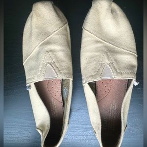 Cream Classic Toms Size 6.5